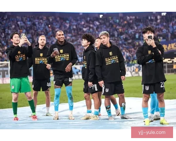 周缘德晒合照忆三将助英博冲超 周缘德晒合照忆三将助英博冲超